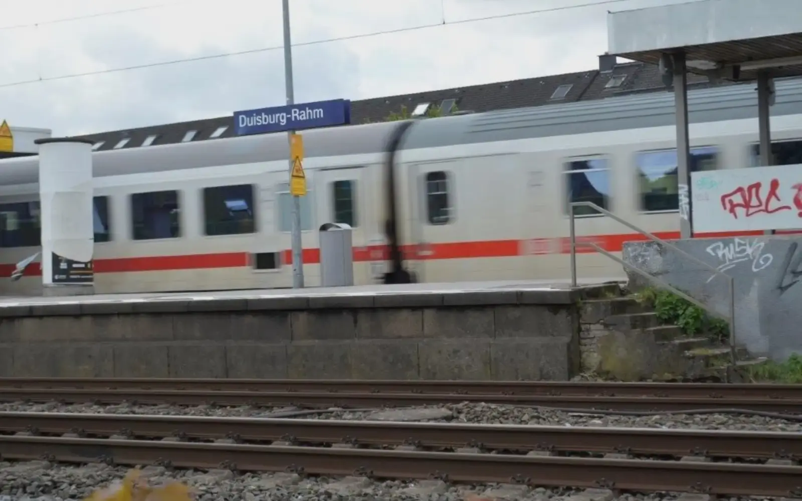 Zwischen Düsseldorf und Duisburg wird die S 1 planmäßig verkehren. Die meisten Züge fallen aber aus. Foto: sam