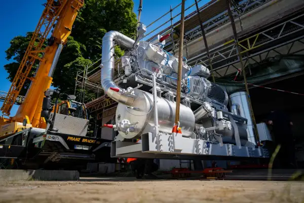 Innovative KWK-Anlage: Wärmepumpen in Huckingen eingetroffen