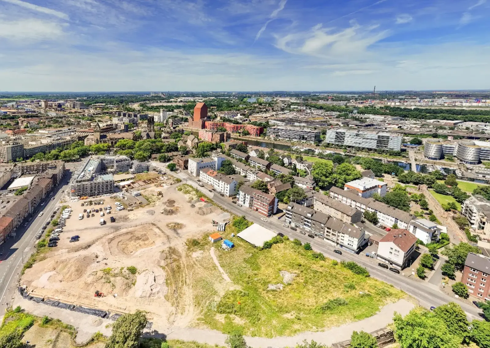Diese Luftbildaufnahme zeigt das Mercatorviertel in der Duisburg Innenstadt im Juli 2024. Foto: Ilja Höpping/Stadt Duisburg)