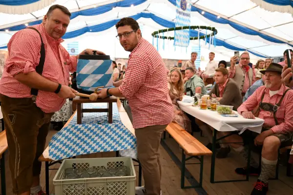Mit DJ und Band „Members“: Musik nonstop beim Sermer Oktoberfest