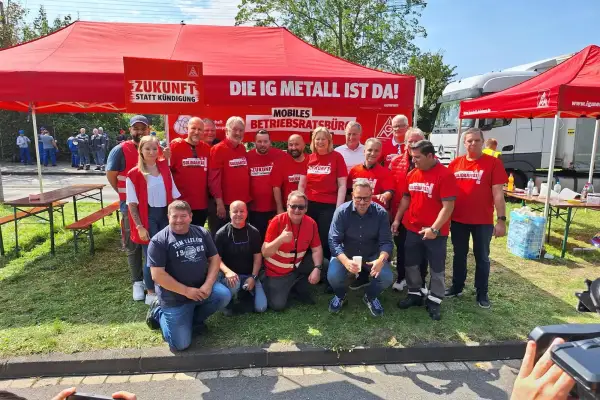 Bundestagspräsidentin besucht mobiles Betriebsratsbüro in Hüttenheim