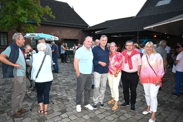 CDU-Hoffest in Serm: Nette Gespräche in gemütlicher Atmosphäre