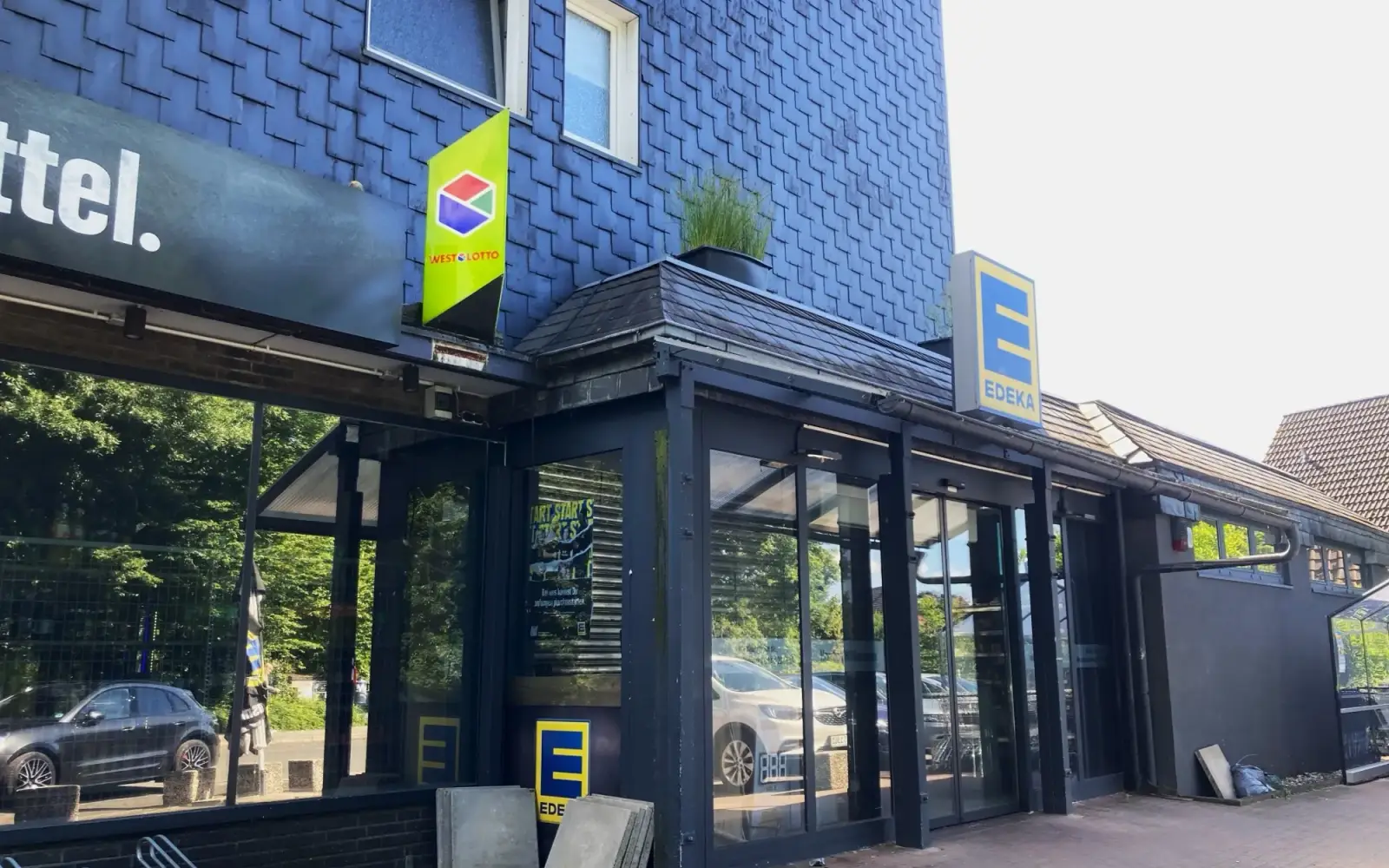 Schon bald bleiben die Türen im EDEKA-Markt Rahm ganz geschlossen. Letzter Verkaufstag ist der 28. September. Foto: sam