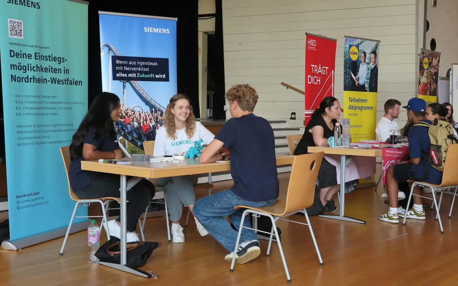 Berufsbörse in der Aula des Max-Planck-Gymnasiums. Foto: MPG R. Thein