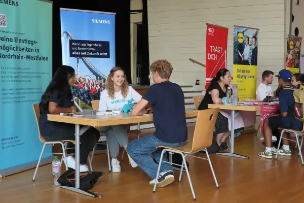 Berufsbörse für eine sinnvolle Studien- und Berufswahl