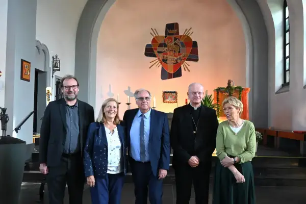 Herz-Jesu in Serm: Bischof Dr. Overbeck stieß auf die Zukunft des Kirchorts an
