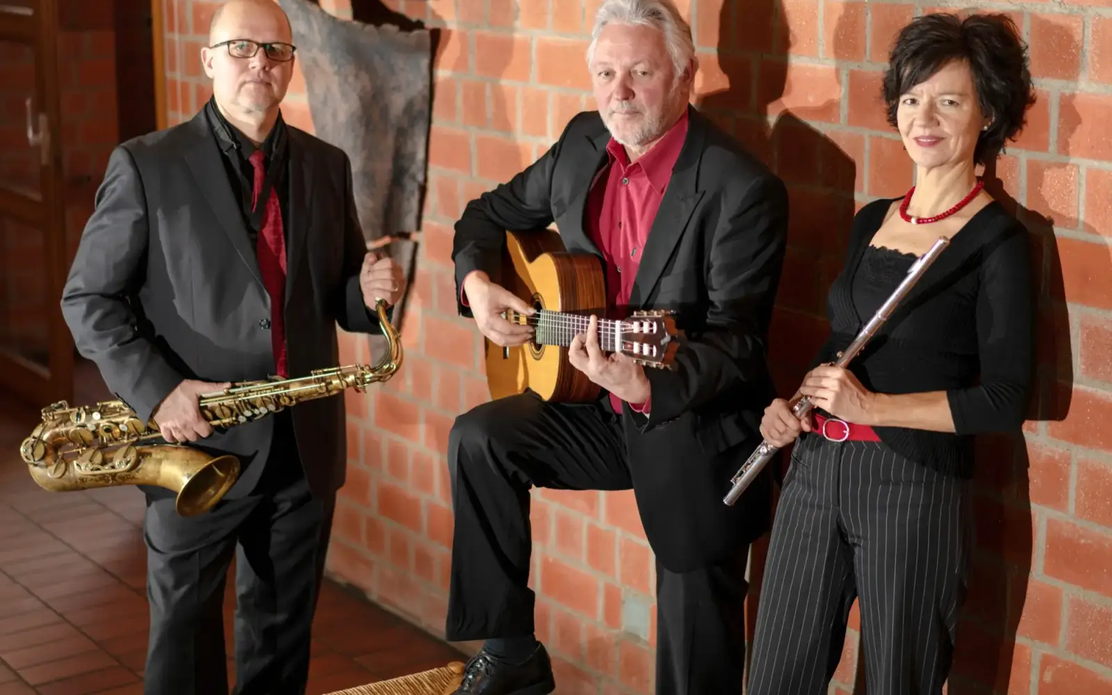 Das Trio Colore begeistert mit musikalischer Vielfalt (von links) Thomas Käseberg (Saxophon), Ulrike Brochtrop (Flöte, Gesang) und Reinhard Kaisers (Gitarre)