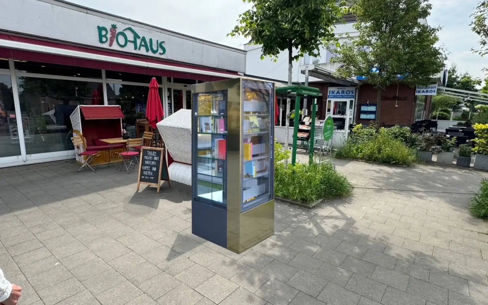 Visualisierung des neuen Offenen Bücherschranks am Kreisverkehr Niederrheinstraße/Alte Flughafenstraße in Lohausen. Foto: Literaturbüro NRW e.V.
