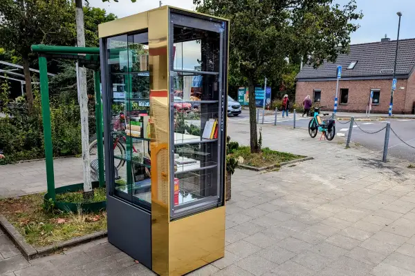 Neuer Bücherschrank in Lohausen eingeweiht