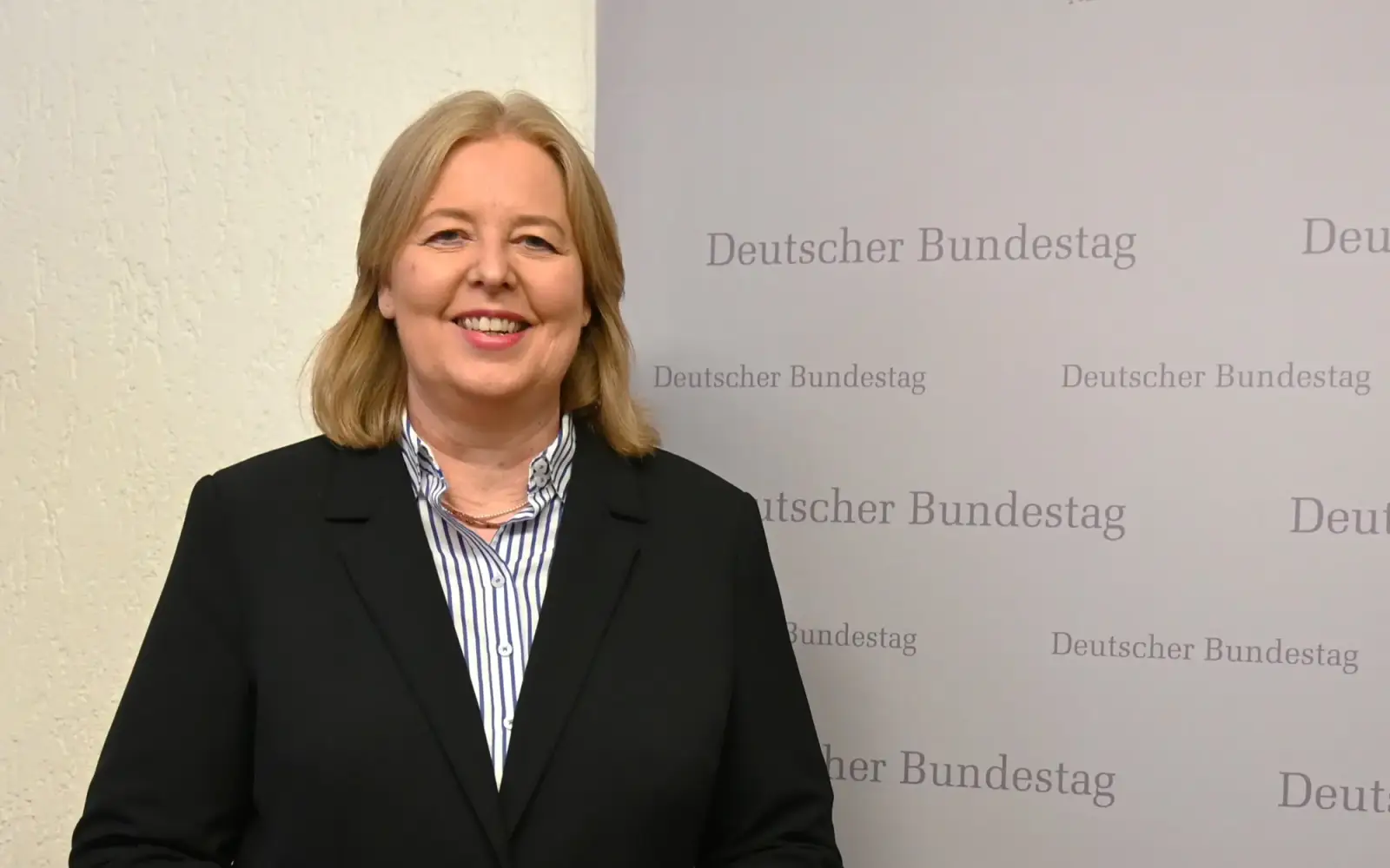 Bundestagspräsidentin Bärbel Bas in ihrem Wahlkreisbüro in Duisburg – auch hier ist Berlin spürbar. Foto: sam