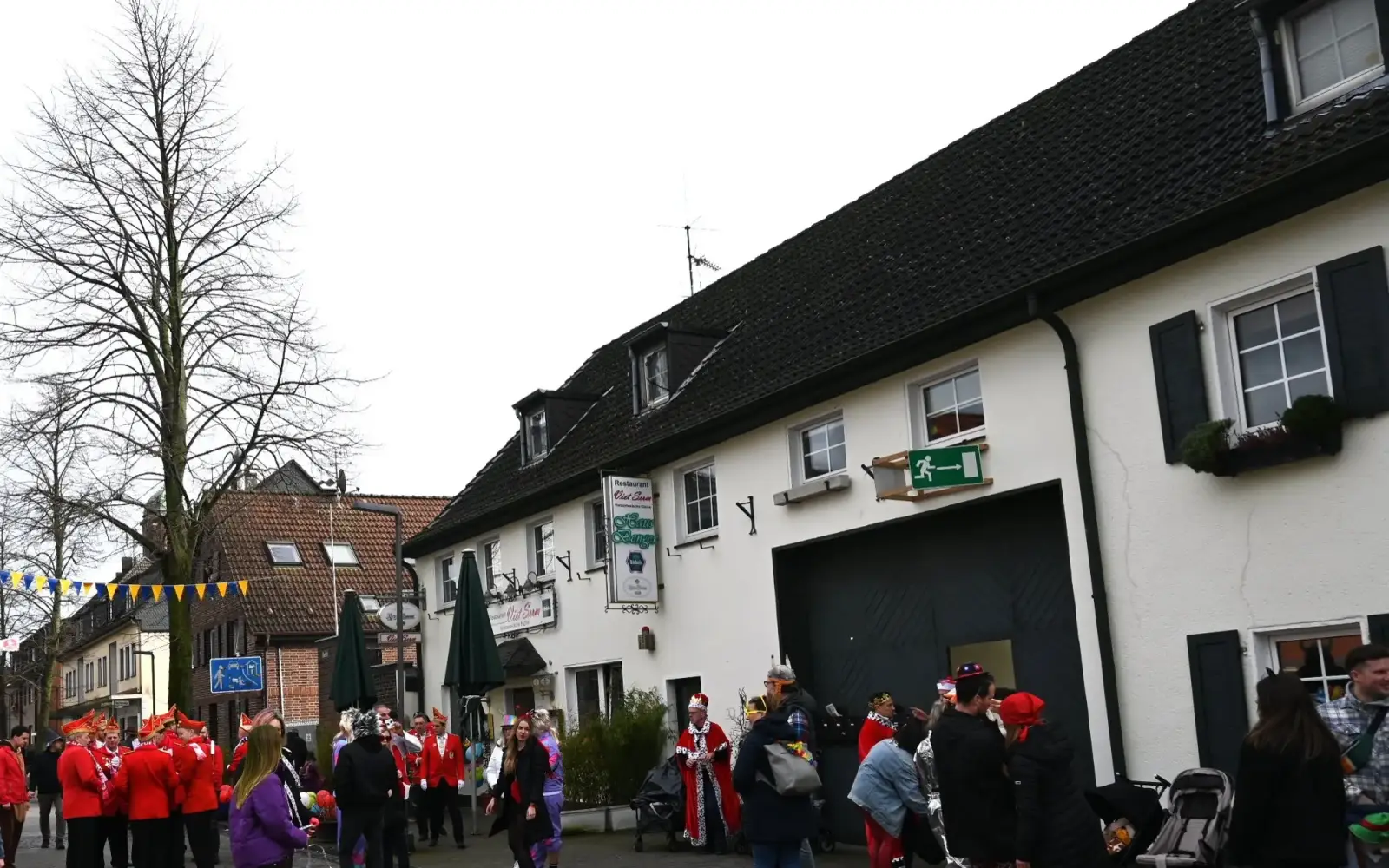 Zu einem ausgedehnten Küchenbrand wurde der Löschzug 750 am Mittwochabend in die Dorfstraße nach Serm gerufen. „Viet Serm“ muss zunächst geschlossen bleiben. Archivfoto: sam