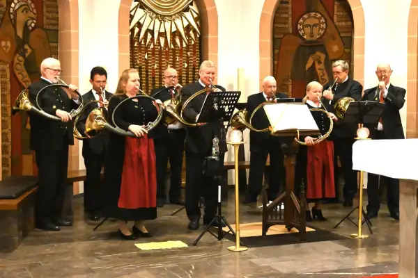 „Horrido“ begleitete feierliche Hubertus-Messe in Huckingen