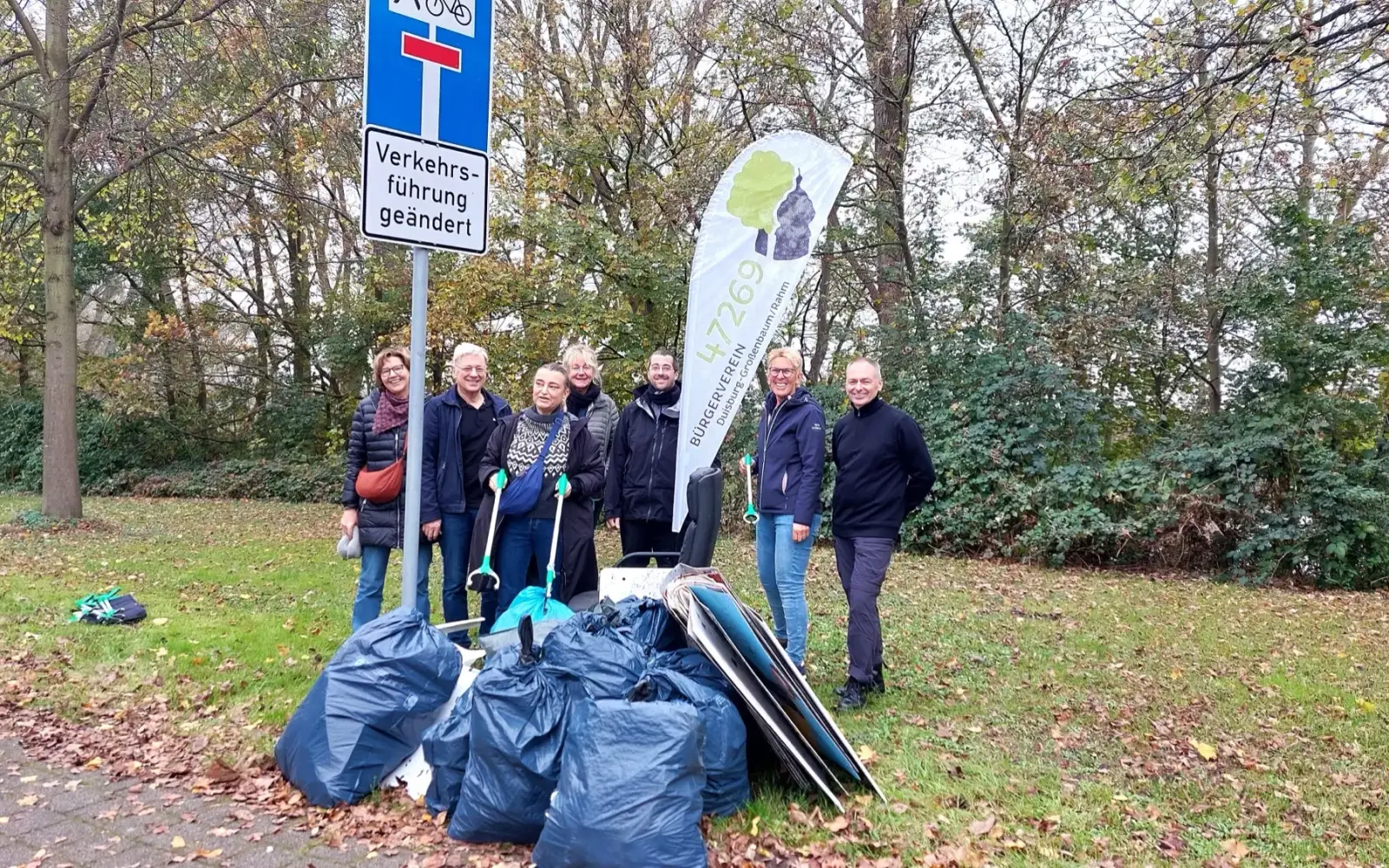 Die Ausbeute der Müllsammelaktion in Großenbaum – ein Dank gilt allen helfenden Händen. Foto: privat