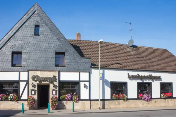 Das Landgasthaus Chargé in DU-Rahm lädt zum Gänse- und Wildessen ein