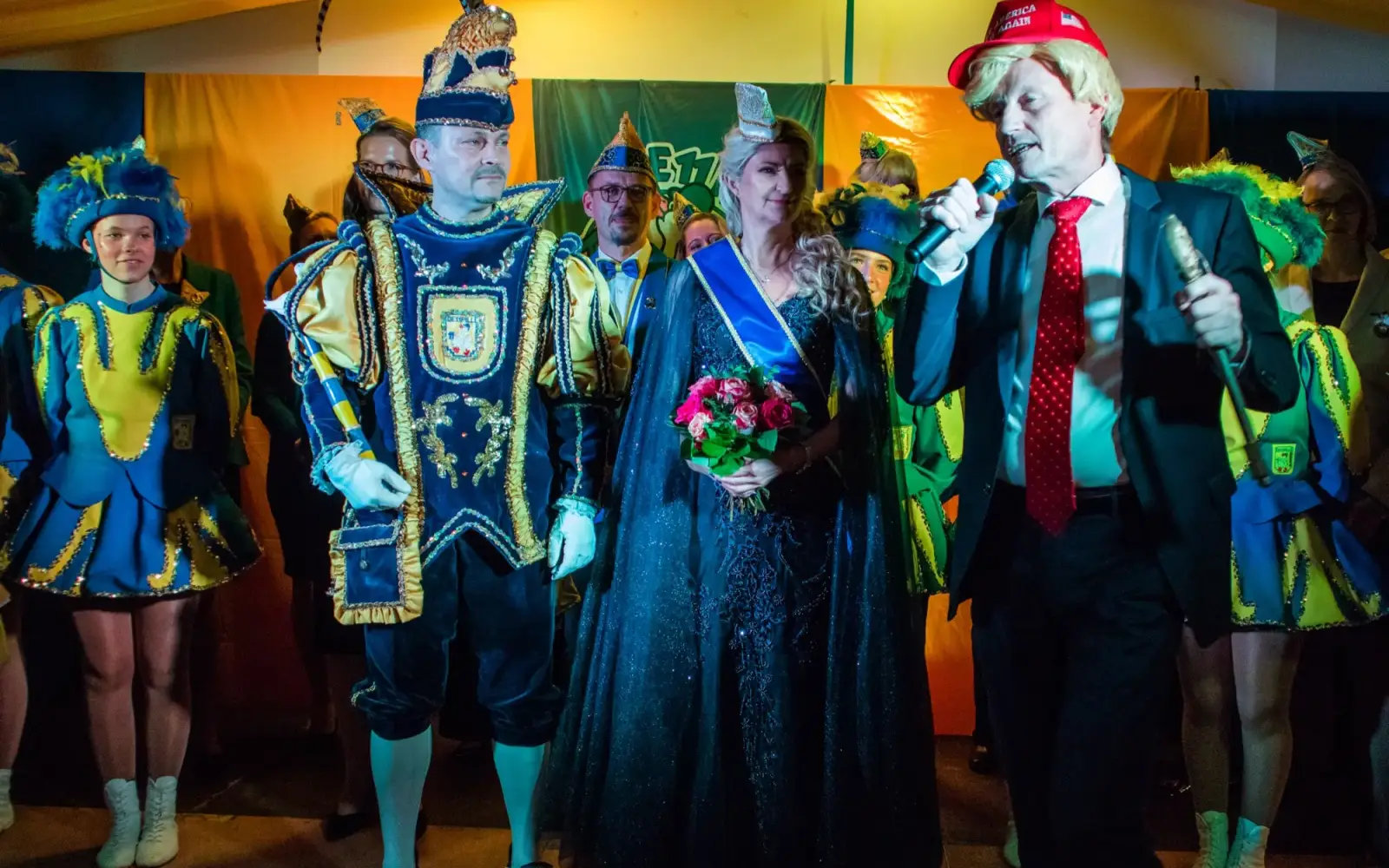 Andrea Auler, Ratsmitglied der Landeshauptstadt Düsseldorf, bei ihrer pointierten und humorvollen Rede zur Schlüsselübergabe. Foto: vj