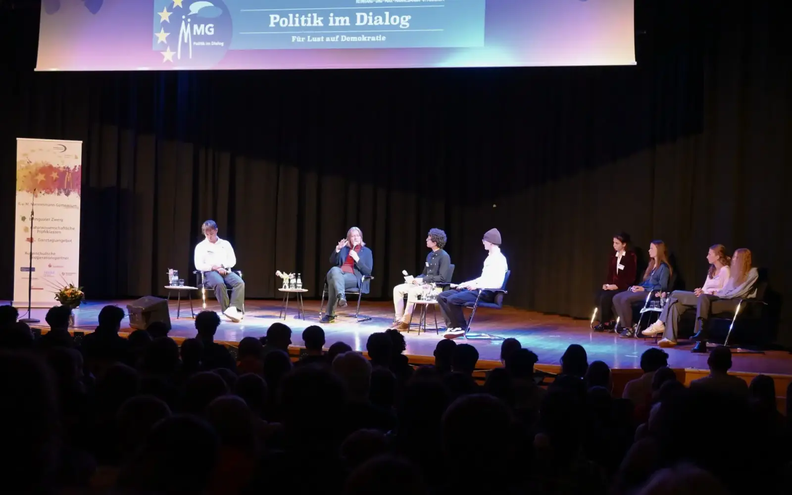 Die voll besetzte Aula diskutierte über „Wehrhafte Demokratie“. Foto: sam