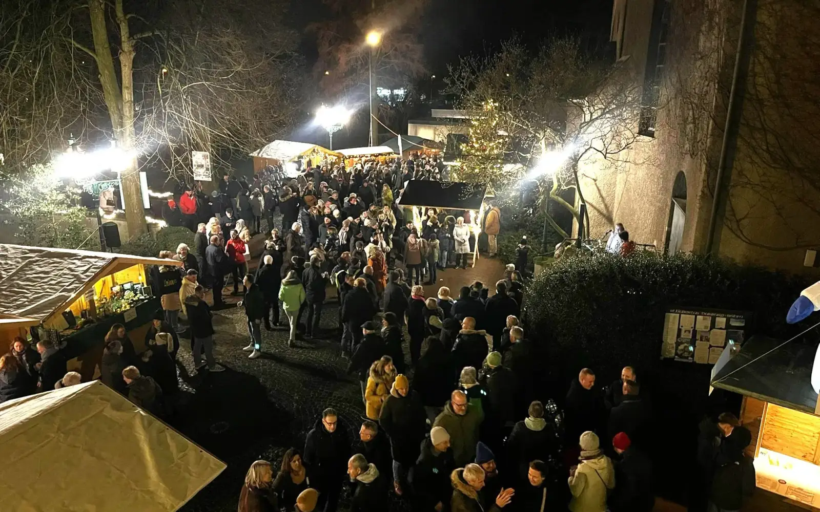 „Weihnachtsmarkt am Zwiebelturm“ heißt es in Rahm wieder am dritten Adventswochenende, also am 14. und 15. Dezember. Archivfoto: privat