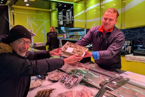 Mittwochsmarkt in Kaiserswerth mit frischen Produkten und charmanter Atmosphäre