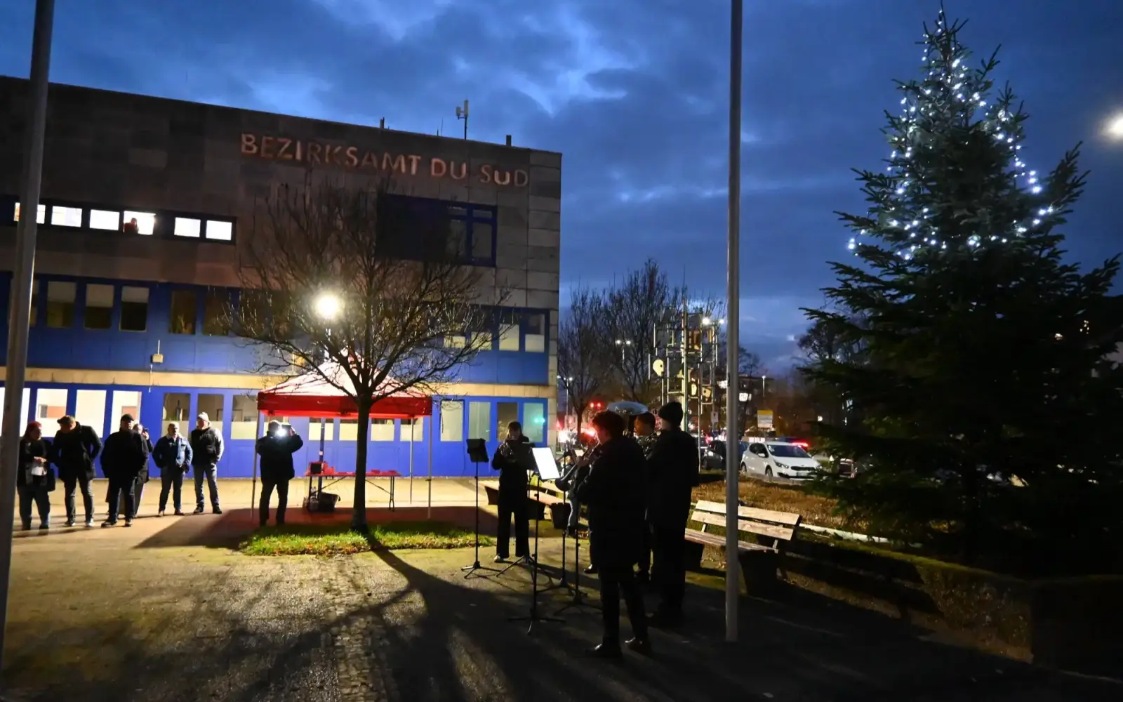 Im Bezirksamt Duisburg-Süd findet an diesem Samstag, 14. Dezember, um 19 Uhr das erste Salonkonzert statt. Foto: sam