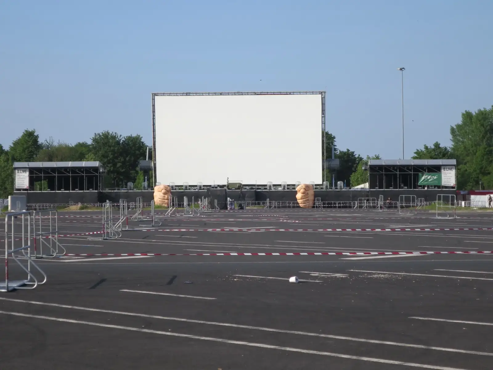 Autokino auf Messeparkplatz 1 während der Corona-Kontaktbeschränkungen 2020. Archivfoto: hs