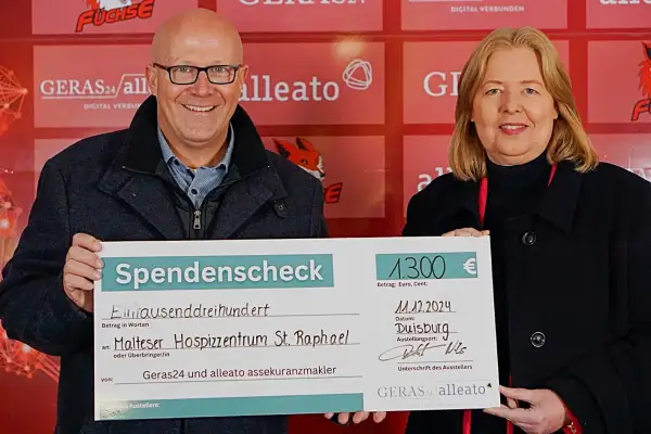 Gemeinsam stark: Fans der Füchse spenden ans Hospiz St. Raphael