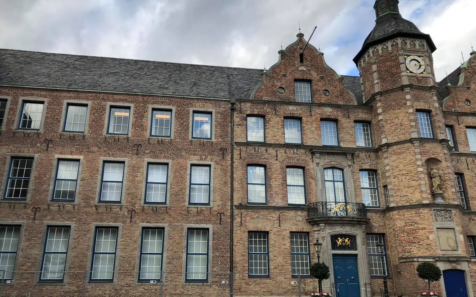 Zwischen Weihnachten und Neujahr ist die Stadtverwaltung der Landeshauptstadt Düsseldorf eingeschränkt im Dienst, Notdienste wurden eingerichtet. Foto: Landeshauptstadt Düsseldorf