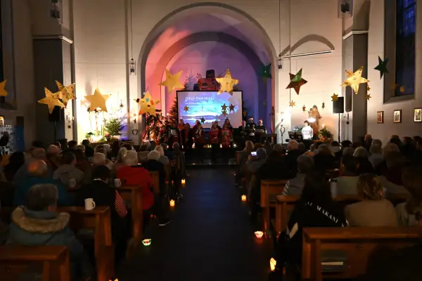 Klassische und moderne Lieder: Adventssingen mit dem Chor „Serm Voices“