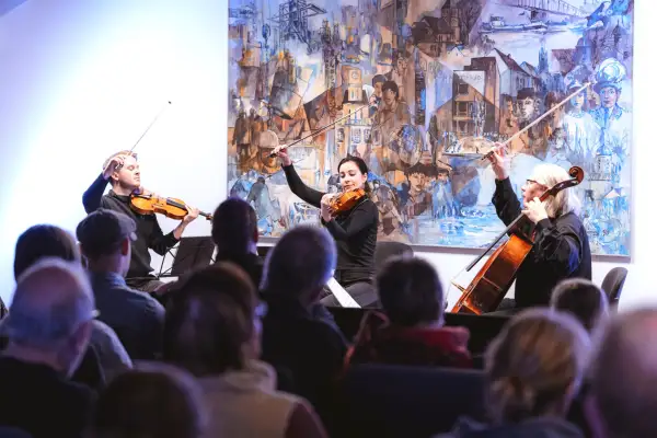 Feinste Kammermusik im Sitzungssaal: Von Salonlöwen und virtuosem Musikgenuss