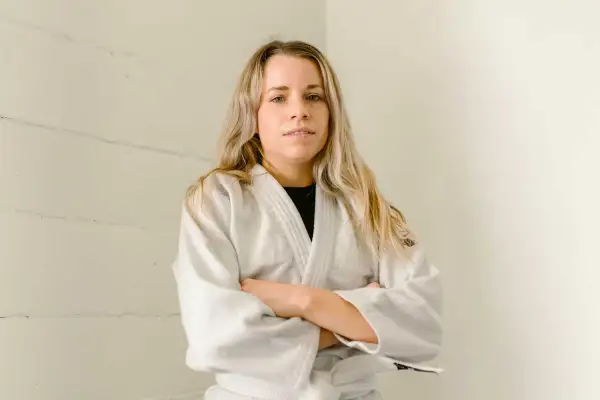 Selbstverteidigungskurs stärkt Frauen mit einfachen Jiu-Jitsu-Techniken.