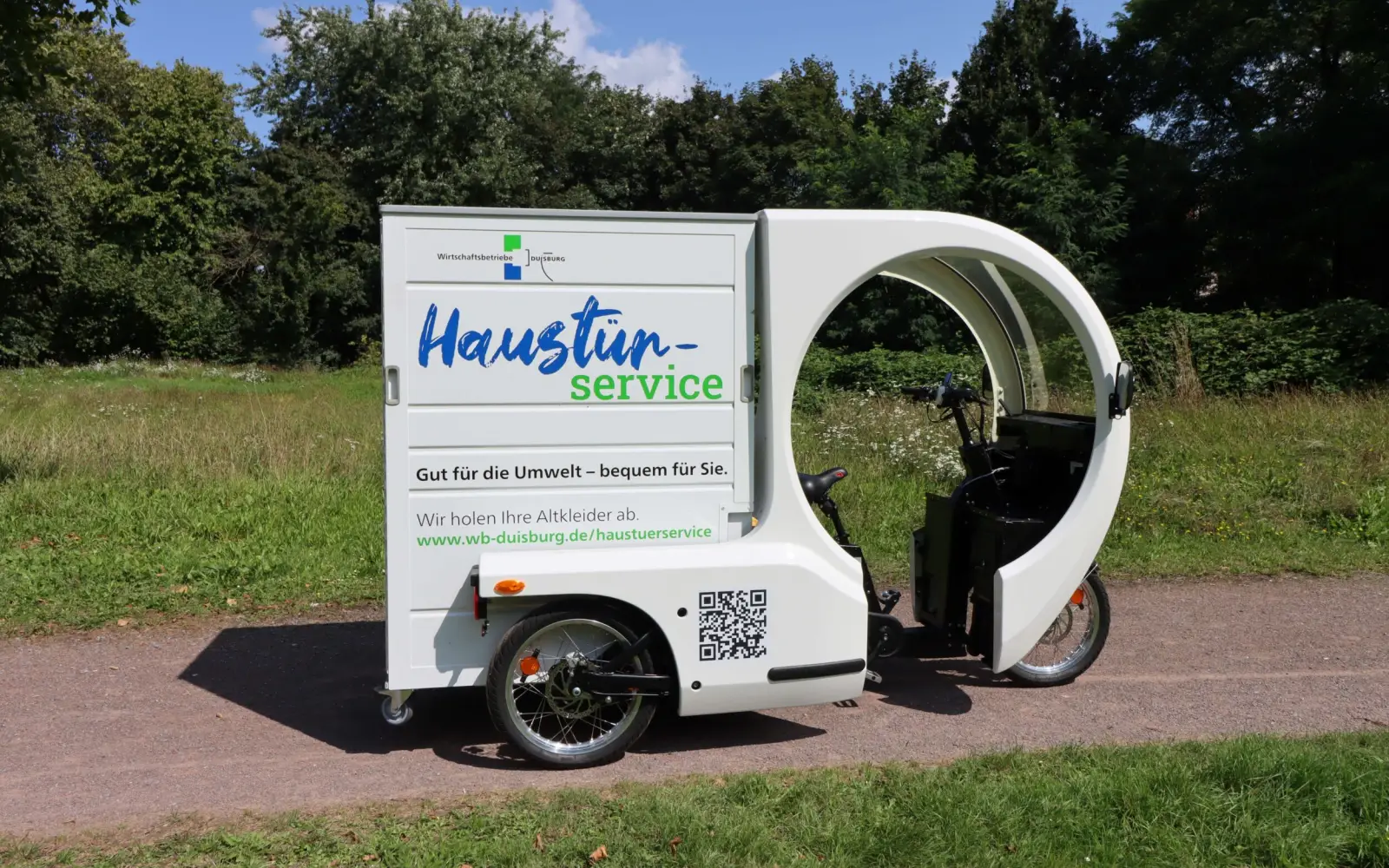 Haustürservice: Altkleider kann man in Duisburg mit einem umweltfreundlichen E-Lastenfahrrad abholen lassen. Foto: WBD