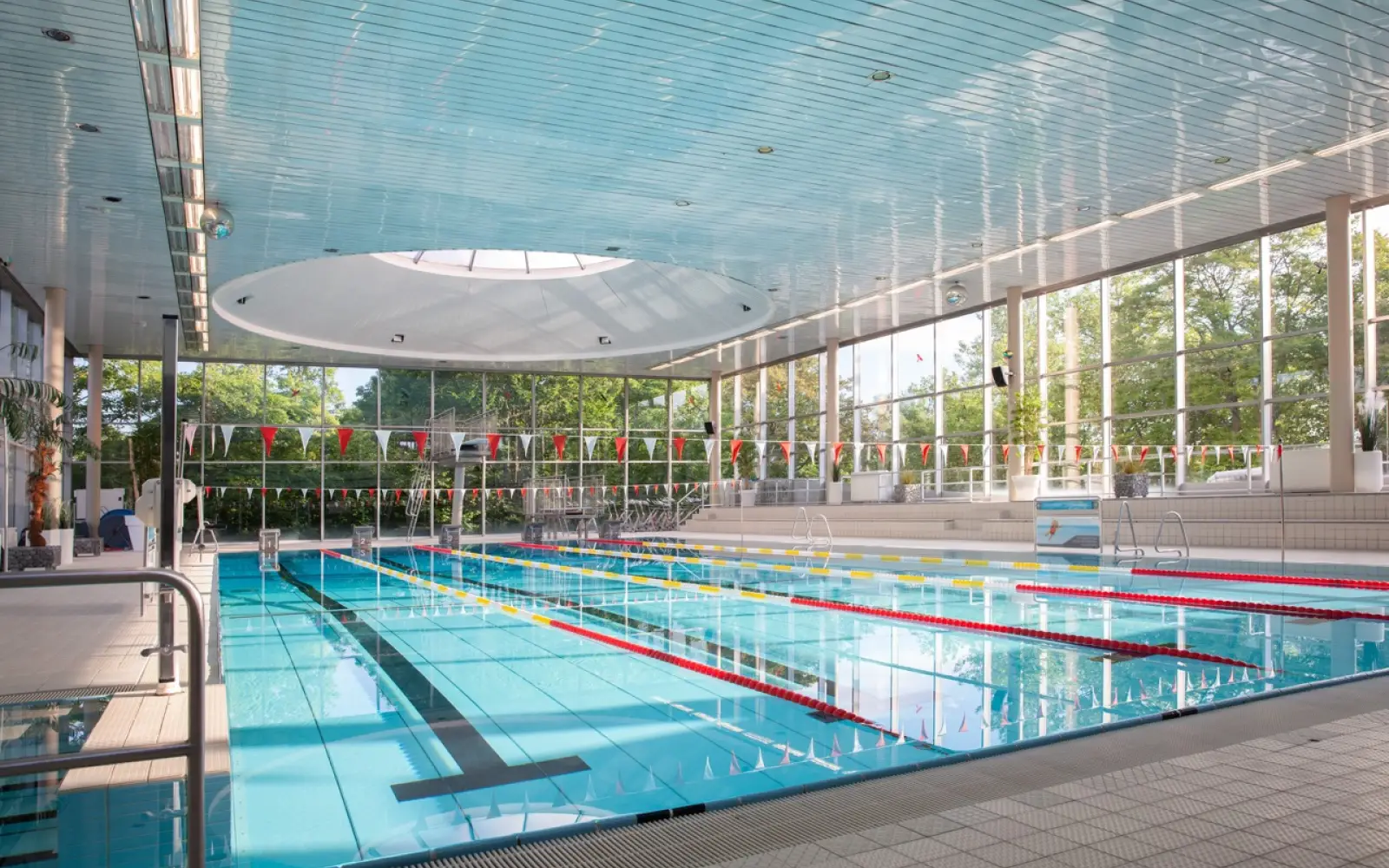 Auch 2025 ist das Angerbad wieder Schauplatz des Ratinger Winterschwimmfests. Foto: Ansgar Werrelmann im Auftrag der Stadtwerke Ratingen