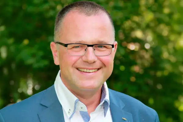 Versöhnungsgemeinde verabschiedet Pfarrer Kaspers und lädt zum Mitfeiern ein
