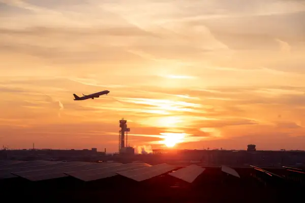 Flughafen Düsseldorf errichtet neues Tanklager für nachhaltige Kraftstoffe
