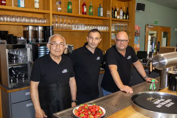 Clubhaus 1920 des Lohausener SV startet mit deutsch-griechischer Küche