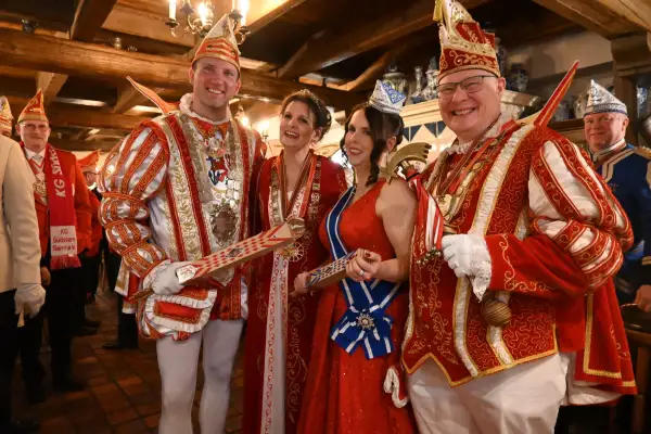 Karneval: Prinzen aus Düsseldorf und Serm pflegen das Brauchtum überregional