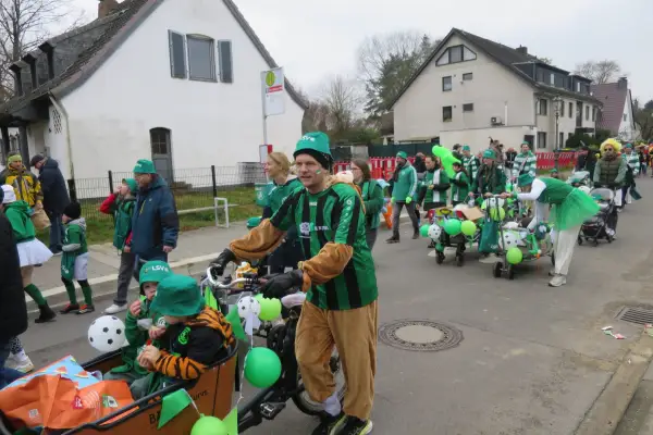 15. Jubiläums-Straßenkarneval in Lohausen