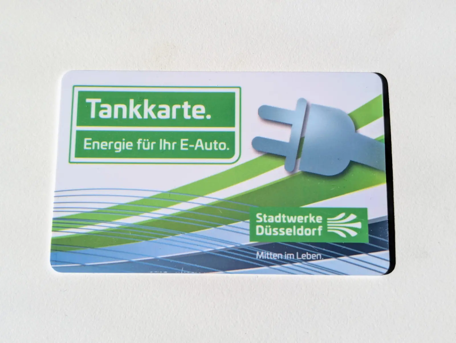 Ab April 2026 laden Kundinnen und Kunden mit der Ladekarte der Stadtwerke Düsseldorf an allen öffentlichen Ladepunkten zu günstigeren Preisen. Foto: ah