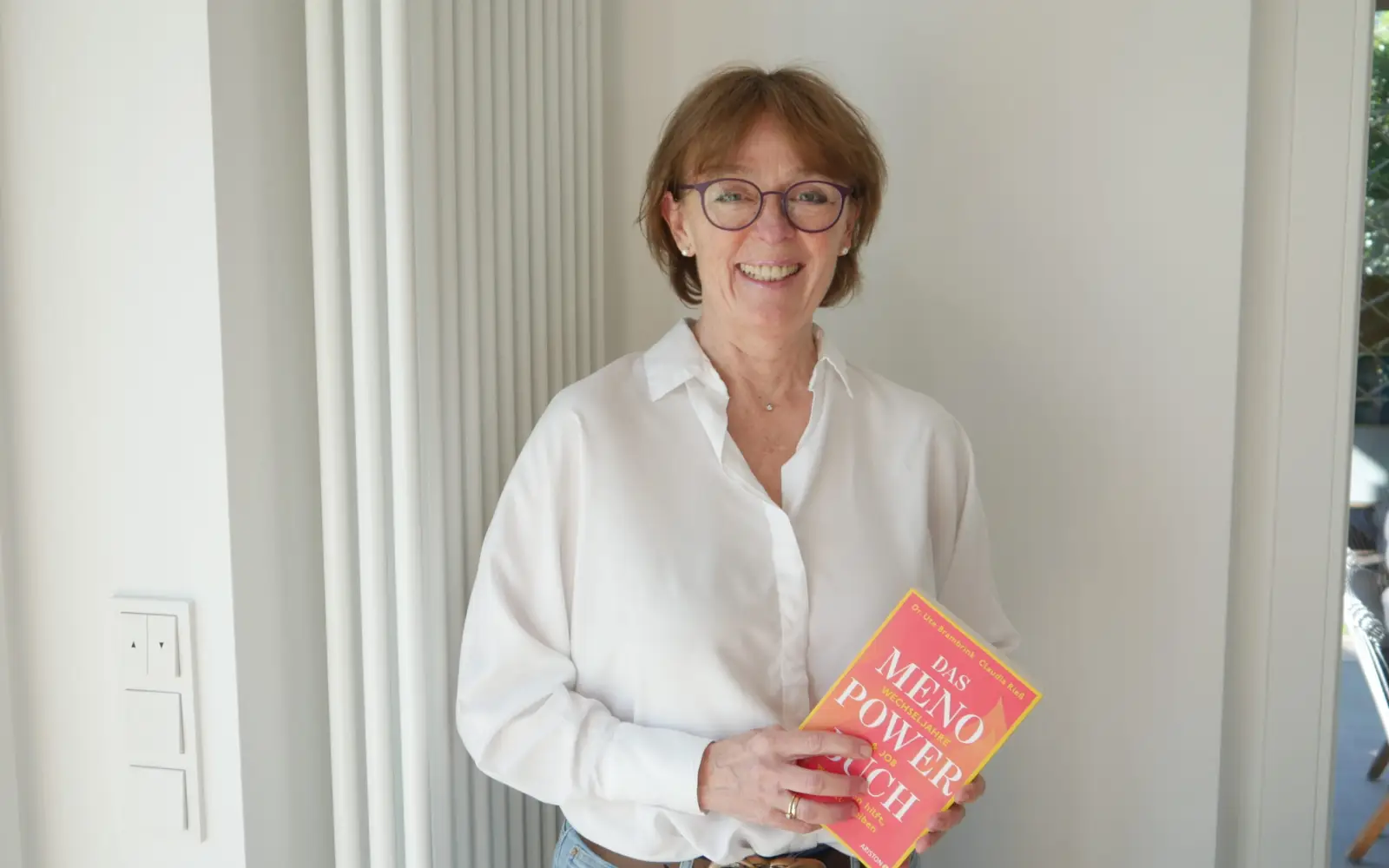 Dr. Ute Brambrink freut sich, dass ihr Buch auf so große Resonanz stößt. Foto: cj