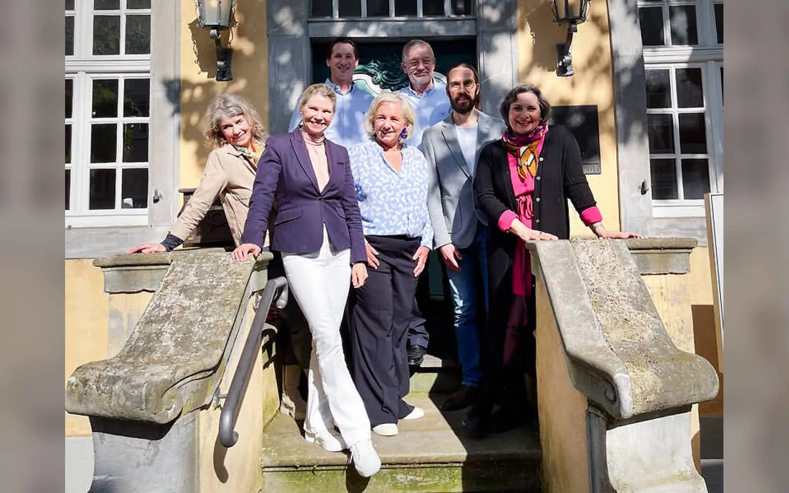 Der alte und neue Vorstand 2026 (von links) Andrea Lindenlaub, Alexandra Stenger-von Unruh, Christian Tscholl, Babette de Fries, Peter Jakobs, André Schuster und Bela Hüttenhein. Foto: Angermunder Kulturkreis