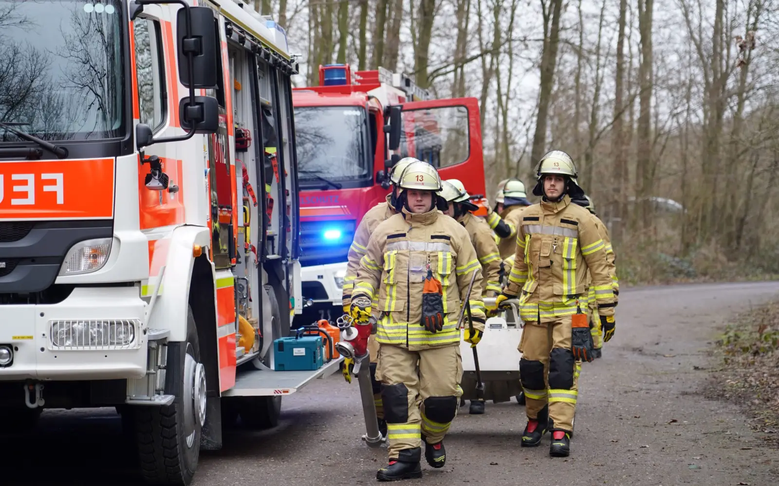 Die Freiwillige Feuerwehr hat die gleiche Schutzausrüstung, Fahrzeuge und Gerät wie die Berufsfeuerwehr, hier anlässlich einer Übung im Kalkumer Wald. Foto: Freiwillige Feuerwehr Kalkum