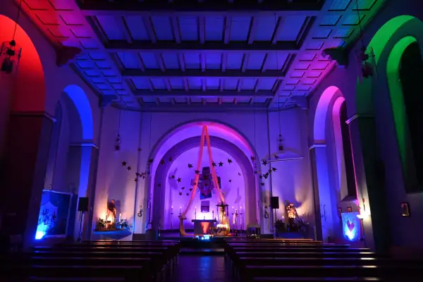 Neue Lichtanlage erhellt Sermer Dorfkirche