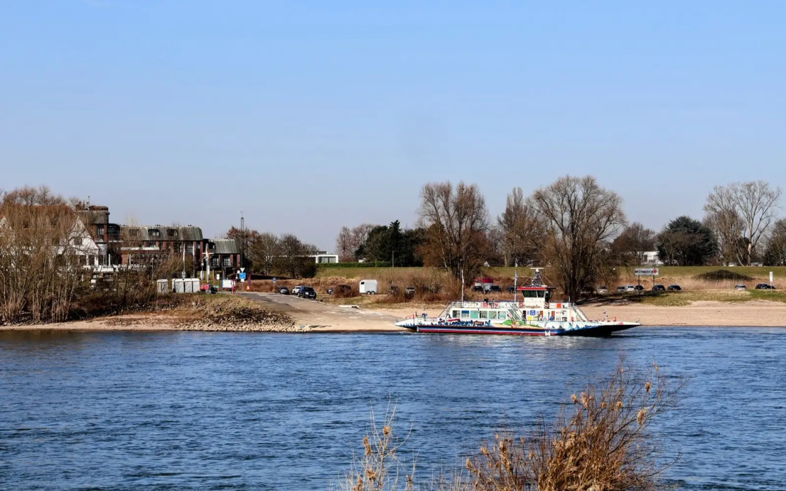Der Saisonstart der Rheinfähre zwischen Kaiserswerth und Langst-Kierst verzögert sich wegen gestiegener Kraftstoffpreise. Archivfoto: ah