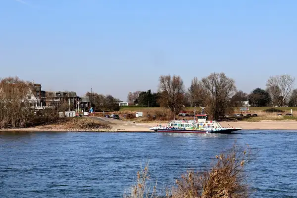 Rheinfähre Kaiserswerth kann Starttermin nicht halten
