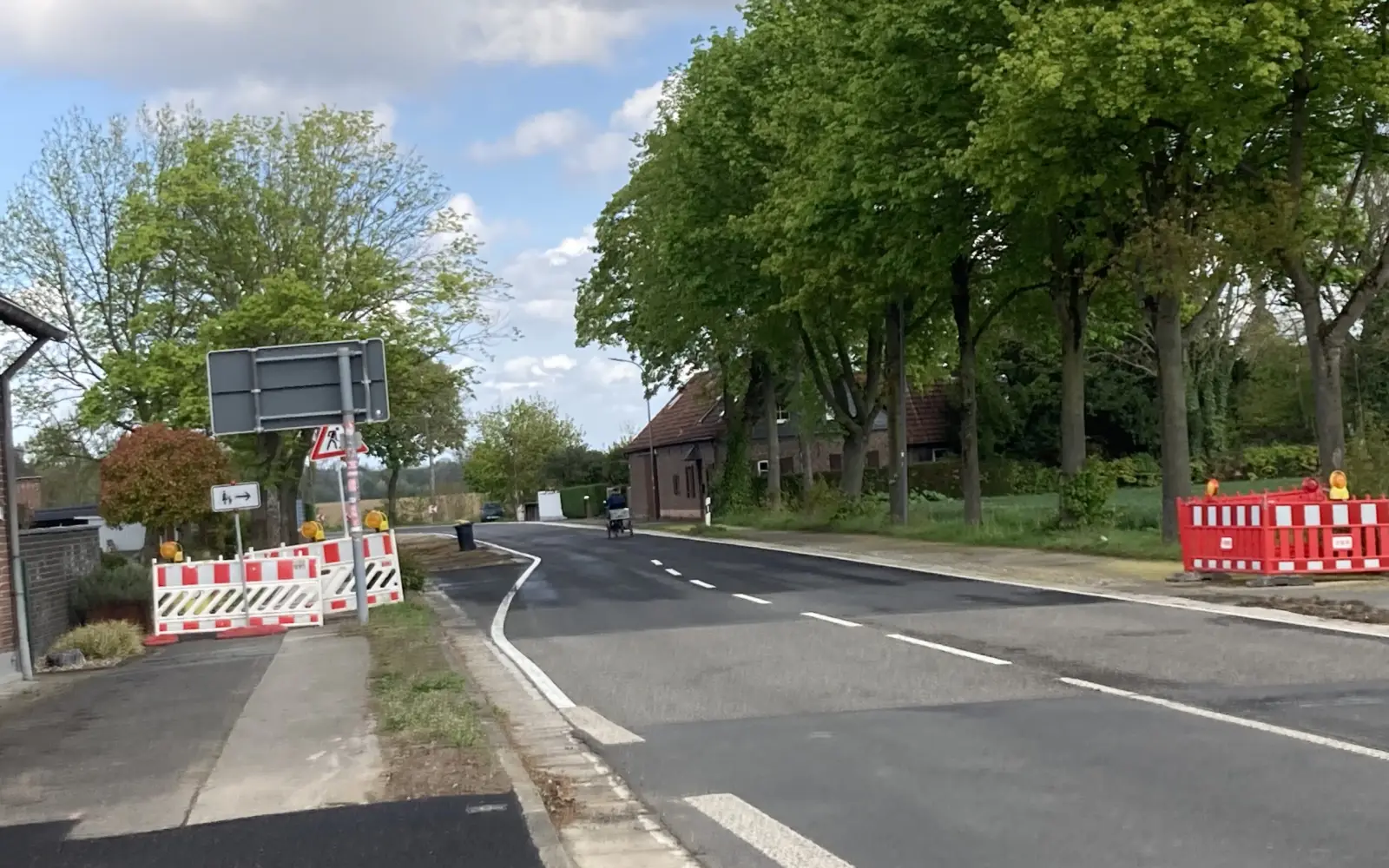 In der Nähe der Kreuzung „Froschenteich“ ist ein Teilstück der B8alt bereits zurück gebaut. Foto: sam