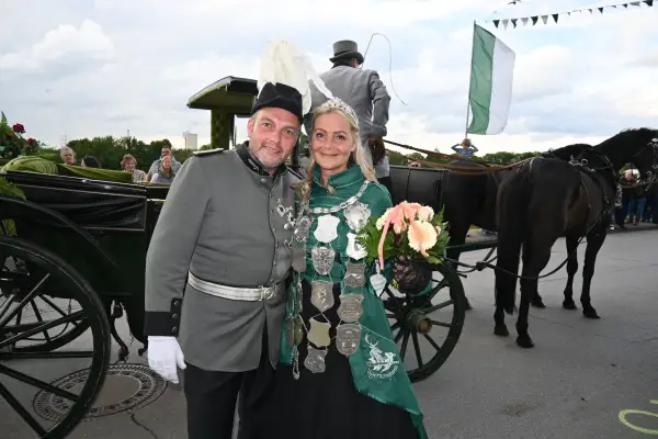 Schützenfest in Serm: Erstmals mit Königin an der Spitze