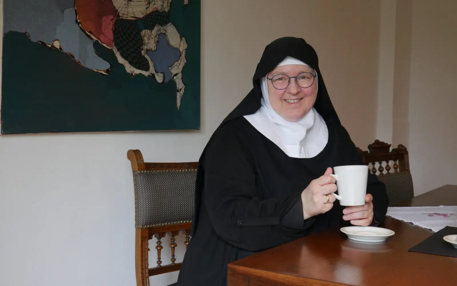 Schwester Emmanuela freut sich stets, neue Menschen kennenzulernen. Foto: cj