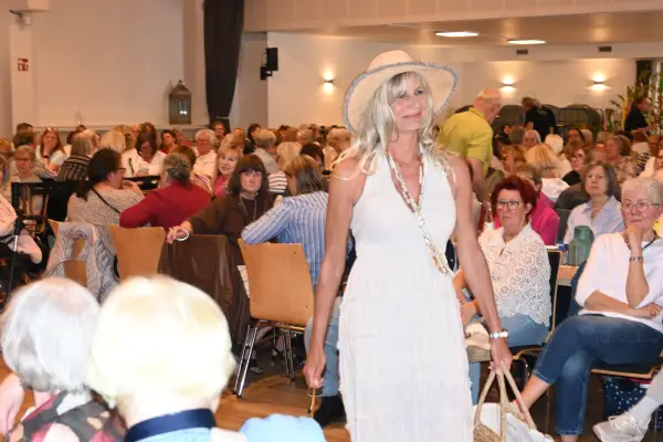 Huckinger Schützen feierten mit Modenschau und „Tanz in den Mai“
