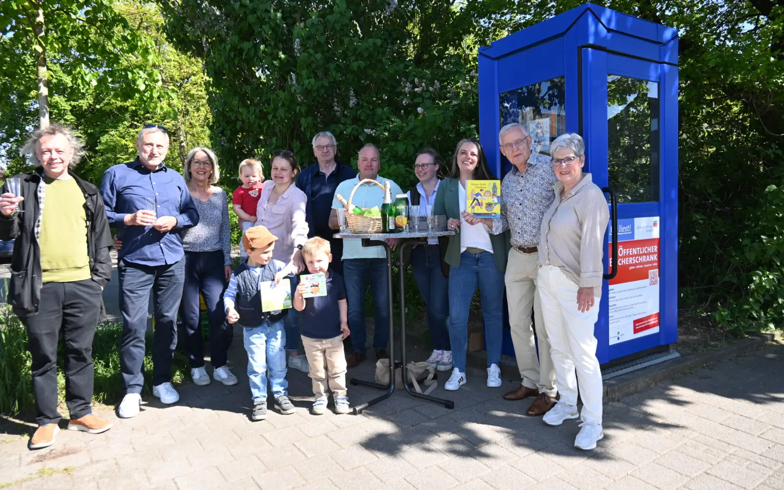 Der CDU-Ortsverband Mündelheim/Ehingen/Serm hatte zur Einweihung des neuen öffentlichen Bücherschranks an der Ecke Im Reimel/Korbmacherstraße eingeladen. Foto: sam