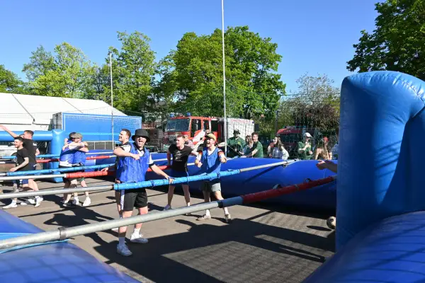 Erste Kompanie setzte sich beim „Menschenkicker-Turnier“ in Mündelheim durch
