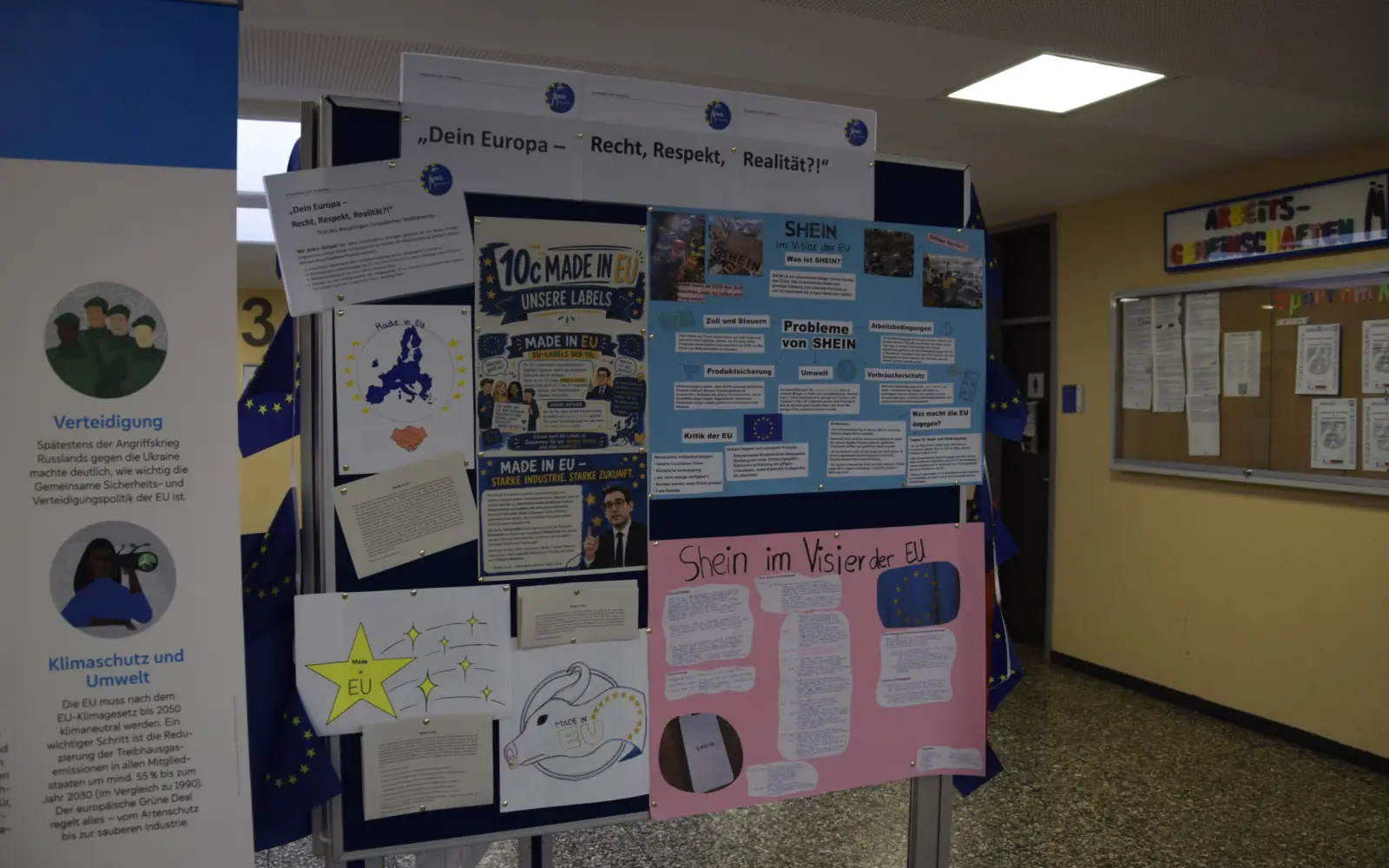 In der ersten Etage konnten sich die Schülerinnen und Schüler über die Europäische Union informieren. Foto: dav